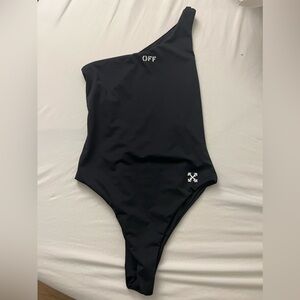 Off white one shoulder swimsuit US 2